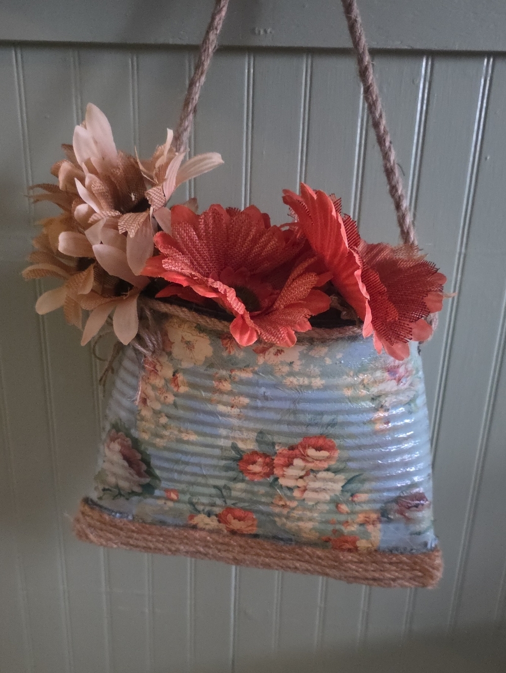 Hanging Planter With Linen-like Flowers